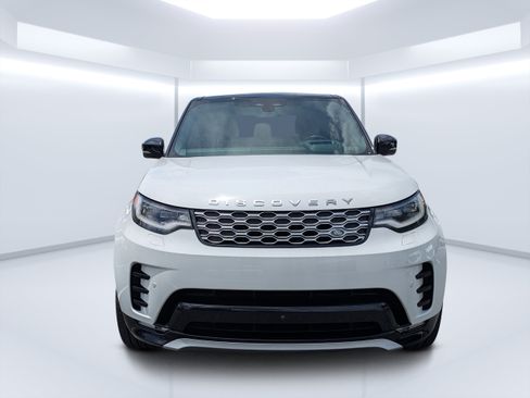 Used 2025 Land Rover Discovery Metropolitan Edition AWD/4WD image 8