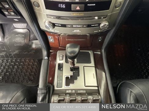 Used 2013 Lexus LX 570 4WD w/ Luxury Pkg image 33