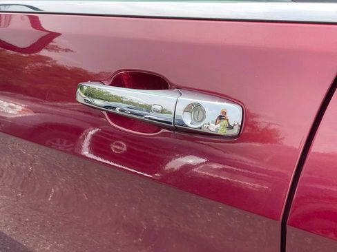 Used 2017 Jeep Grand Cherokee Limited AWD/4WD image 25