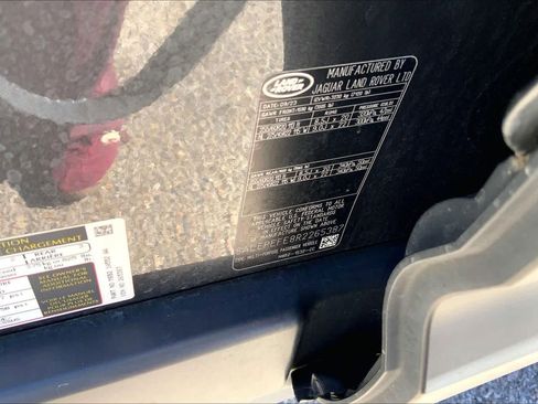 Used 2024 Land Rover Defender 110 SE image 34