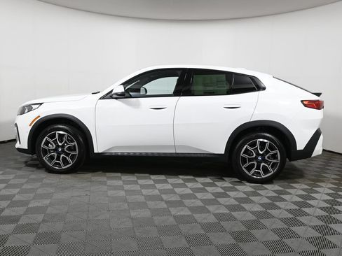 New 2027 BMW X2 xDrive28i AWD/4WD image 2