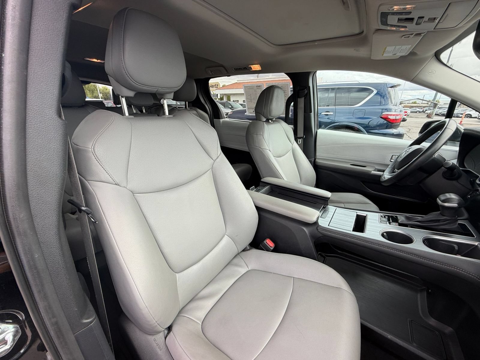 Used 2025 Toyota Sienna XLE FWD image 37