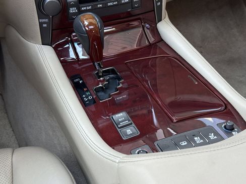 Used 2007 Lexus LS 460 image 32