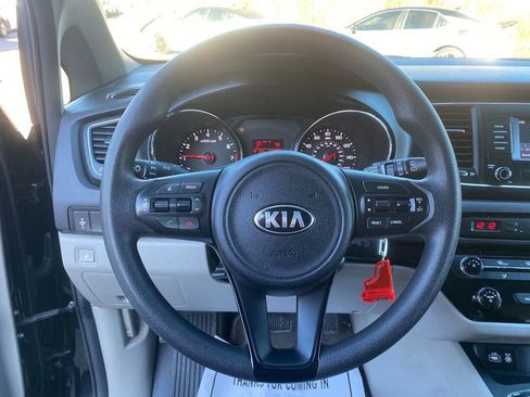 Used 2018 Kia Sedona L image 15