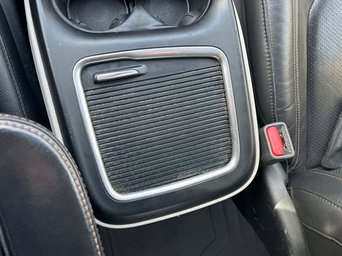 Used 2018 Chrysler Pacifica Touring-L Plus image 33