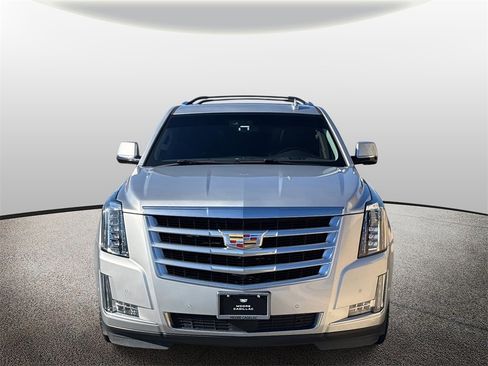 Used 2018 Cadillac Escalade ESV Premium Luxury image 8