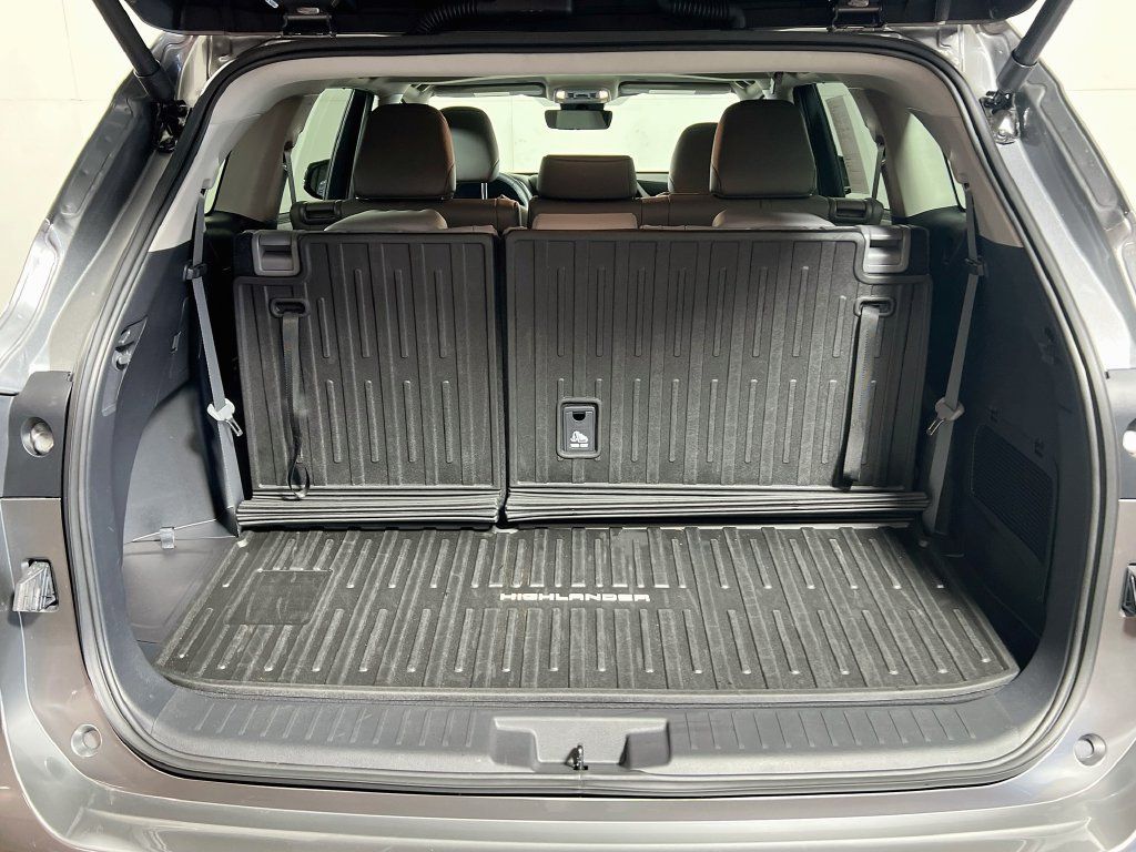 Certified 2026 Toyota Highlander XLE AWD/4WD image 24