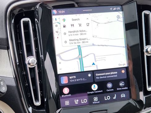 Certified 2025 Volvo XC40 B5 Plus AWD/4WD image 21