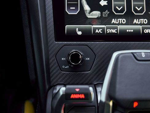 Used 2024 Lamborghini Urus Performante image 73