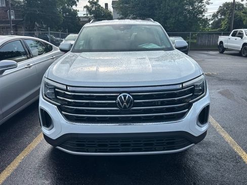 Used 2024 Volkswagen Atlas SE AWD/4WD image 2