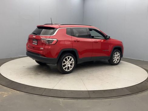 Used 2023 Jeep Compass Latitude AWD/4WD image 5