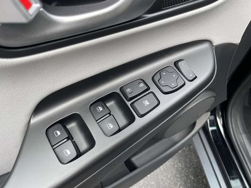 Used 2023 Hyundai Kona Limited FWD image 12