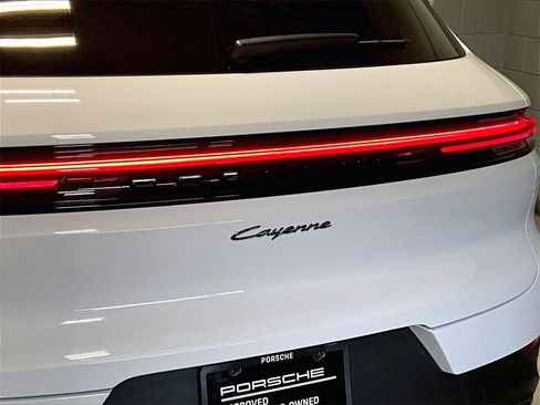 Certified 2025 Porsche Cayenne image 13