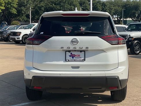 Used 2025 Nissan Rogue SV FWD image 5