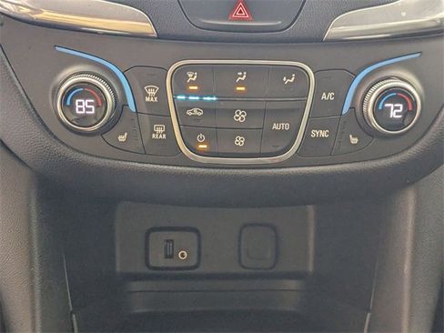 Used 2018 Chevrolet Equinox LT image 22