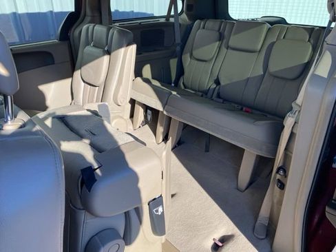 Used 2011 Chrysler Town & Country Touring-L image 28