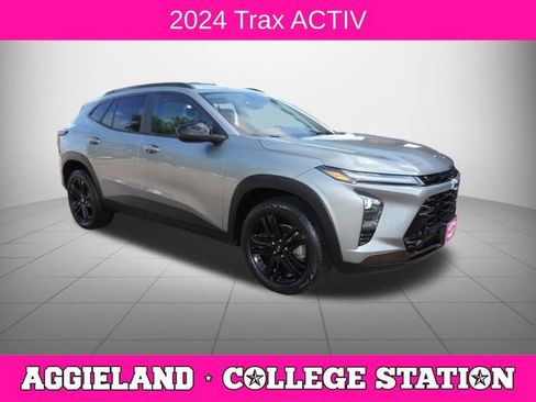 Used 2024 Chevrolet Trax ACTIV w/ Sunroof Package FWD image 1