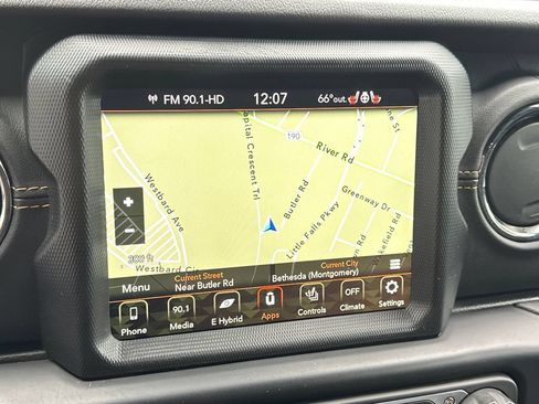 Used 2022 Jeep Wrangler Unlimited Sahara AWD/4WD image 28