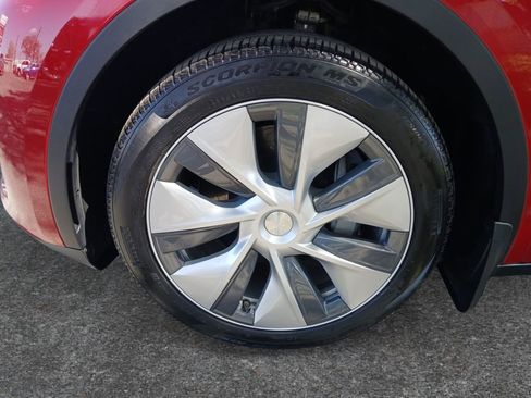 Used 2023 Tesla Model Y Long Range AWD/4WD image 9