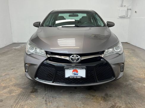 Used 2015 Toyota Camry XSE w/ Moonroof Package FWD image 2