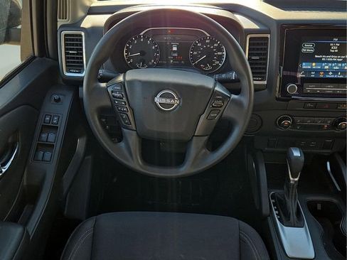 Used 2023 Nissan Frontier SV image 18
