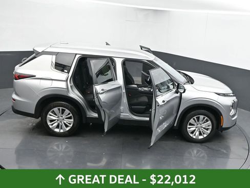 Used 2025 Mitsubishi Outlander ES image 69