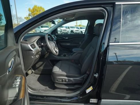 Used 2022 GMC Acadia SLE w/ Driver Convenience Package image 12