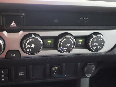 Used 2019 Toyota Tacoma SR5 AWD/4WD image 21