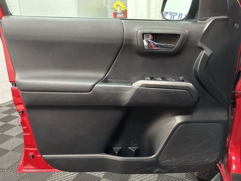 Used 2021 Toyota Tacoma TRD Off-Road image 19