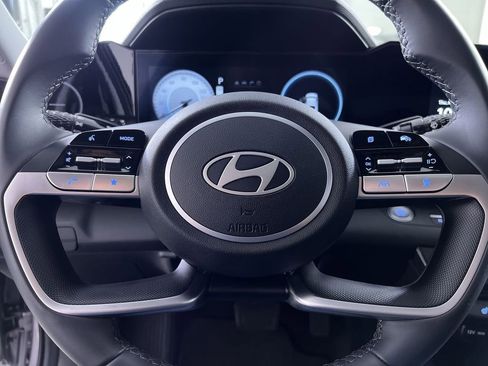 Used 2025 Hyundai Elantra Limited image 16