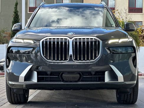 New 2026 BMW X7 xDrive40i w/ Premium Package image 8