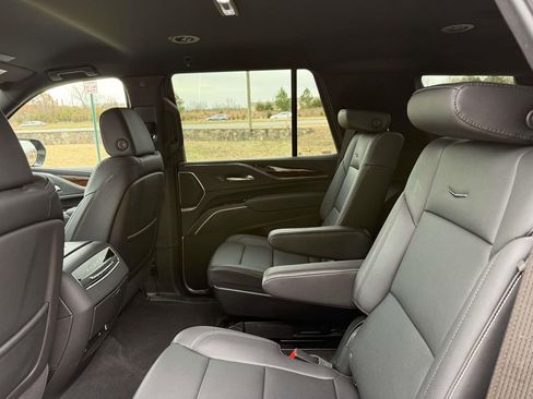 Used 2024 Cadillac Escalade Luxury image 18