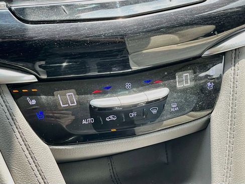 Used 2024 Cadillac XT6 Premium Luxury AWD/4WD image 16