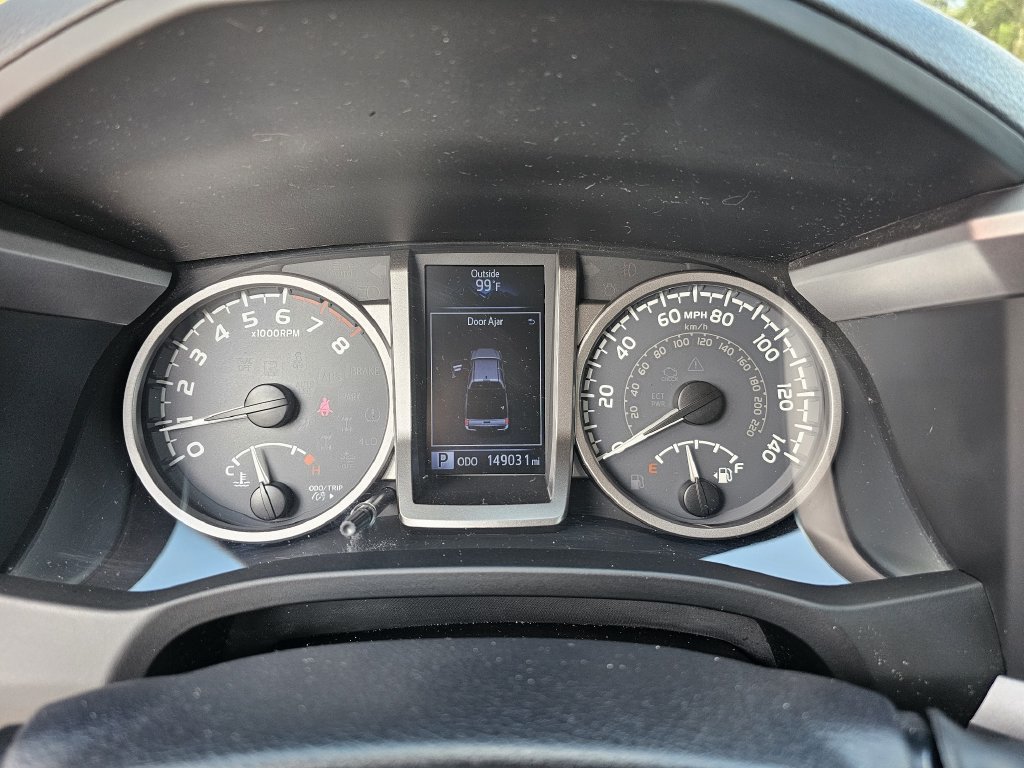 Used 2018 Toyota Tacoma SR5 RWD image 23