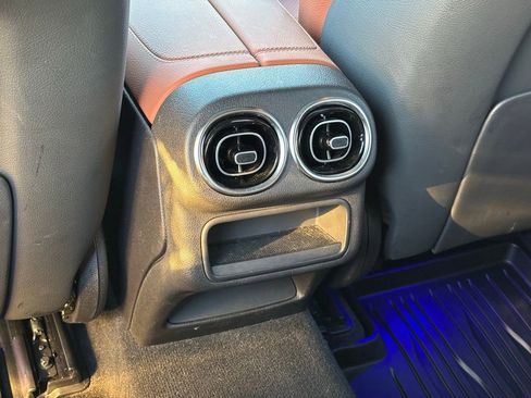 Used 2023 Mercedes-Benz GLC 300 4MATIC image 15