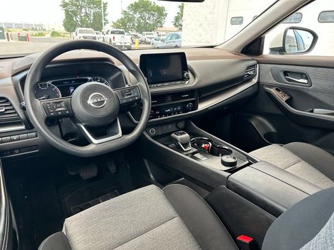 Used 2023 Nissan Rogue SV AWD/4WD image 9