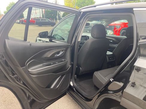 Used 2024 GMC Terrain SLE w/ Driver Convenience Package AWD/4WD image 12