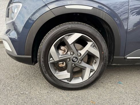 Used 2025 Hyundai Venue Limited image 17