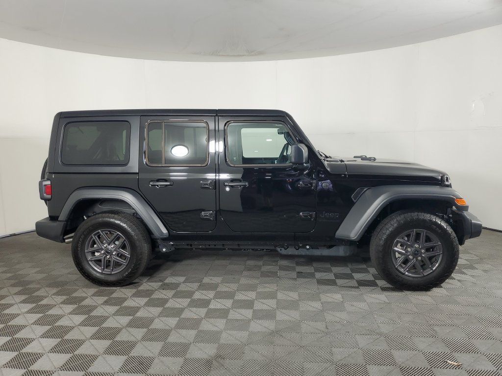 Used 2026 Jeep Wrangler Unlimited Sport AWD/4WD image 3