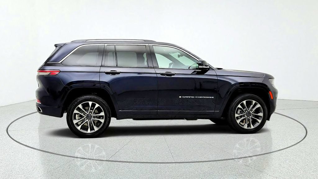 Used 2023 Jeep Grand Cherokee Overland AWD/4WD image 4