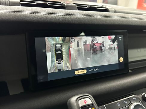 Used 2020 Land Rover Defender 110 First Edition image 18