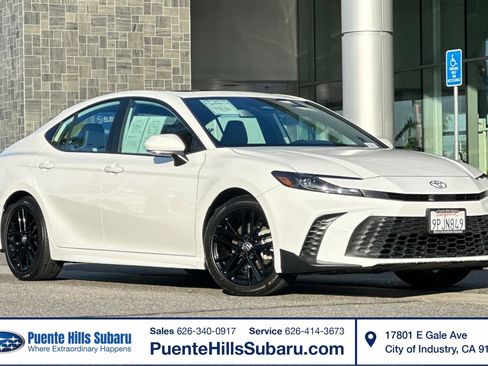 Used 2025 Toyota Camry Hybrid image 1