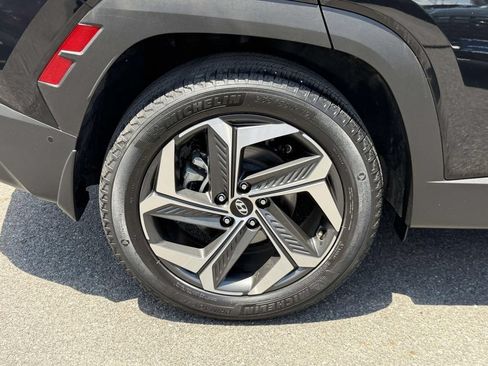 Certified 2023 Hyundai Tucson Limited w/ Winter Package AWD/4WD image 9