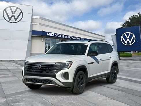 New 2026 Volkswagen Atlas Peak Edition image 1