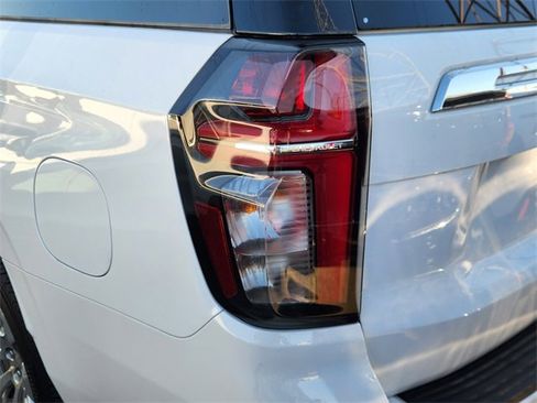 Used 2024 Chevrolet Suburban Premier image 7