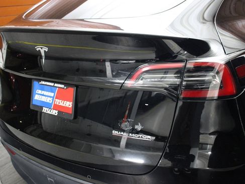 Used 2022 Tesla Model Y Performance image 15