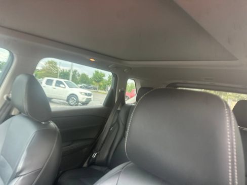Used 2023 Nissan Rogue SL FWD image 14