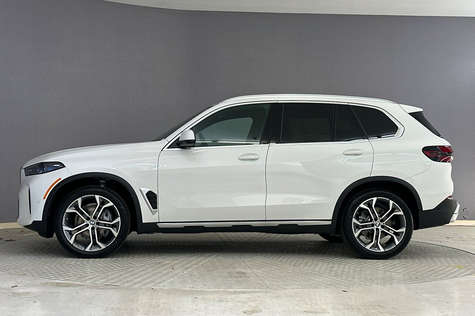 Used 2026 BMW X5 sDrive40i RWD image 2