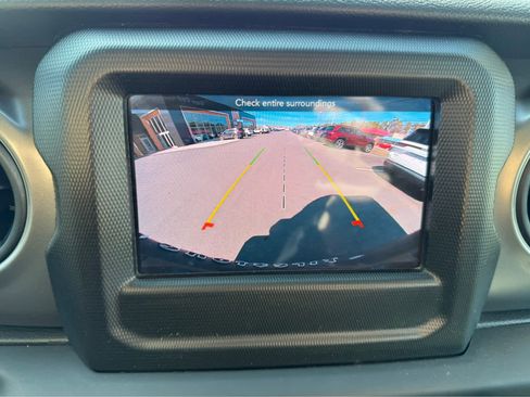 Used 2023 Jeep Wrangler Unlimited w/ Cold Weather Group image 17