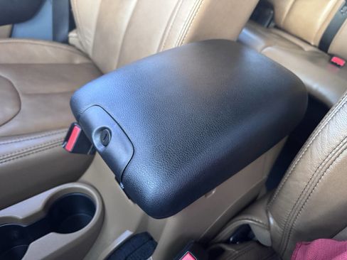 Used 2015 Jeep Wrangler Unlimited Sahara image 34